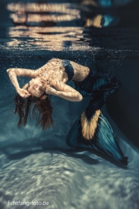 Mermaid Triniti beim Meerjungfrauen-Shooting.